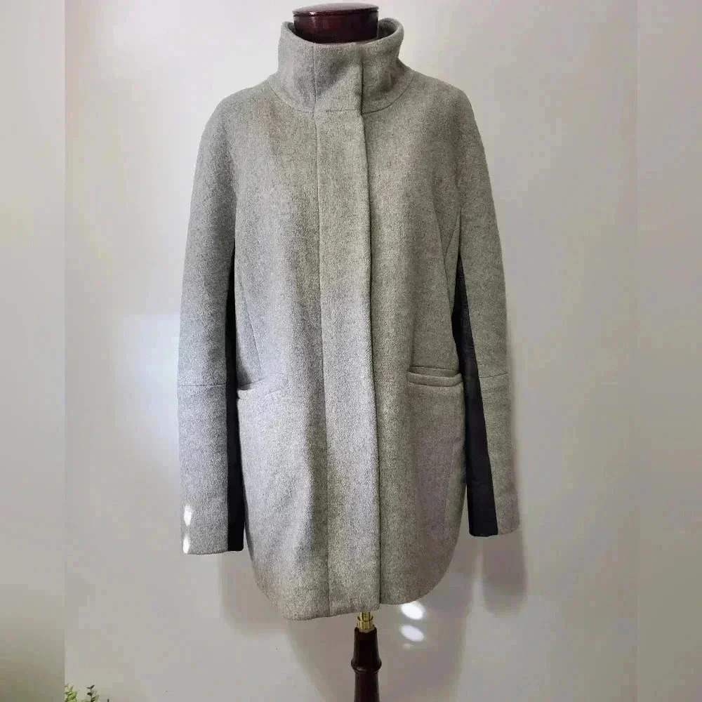 Danier wool  and leather coat. Size medium - Picture 10 of 13